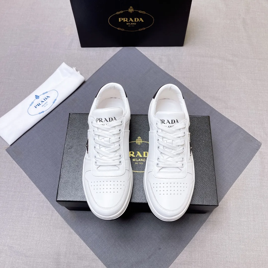 P380 Prada Prada's new men's leather sneakers, the highest version on the market, any comparison is welcome🆚! The original leather has excellent texture and is super high-end! Fetal sheep net lining imported from Italy, removable pad! Luxurious materials and fine workmanship, highly recommended! Code number 38-45 No. 058